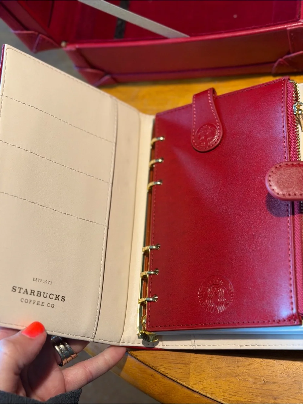 *RARE* STARBUCKS Planner in carrying case with xtras🔥